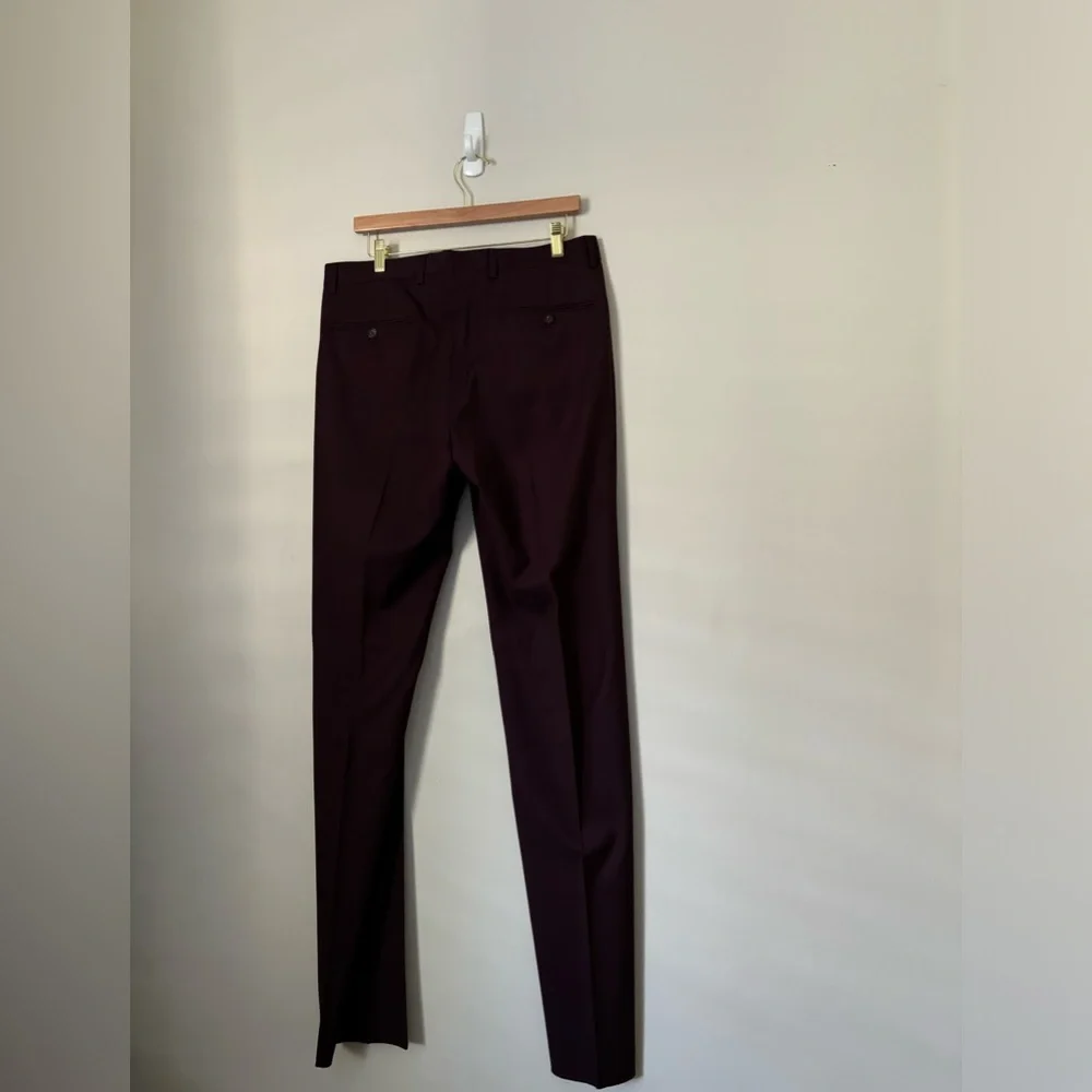 Egara Wine Houndstooth Tailored Slim Fit Suit